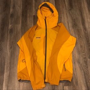 women’s Patagonia size medium windbreaker